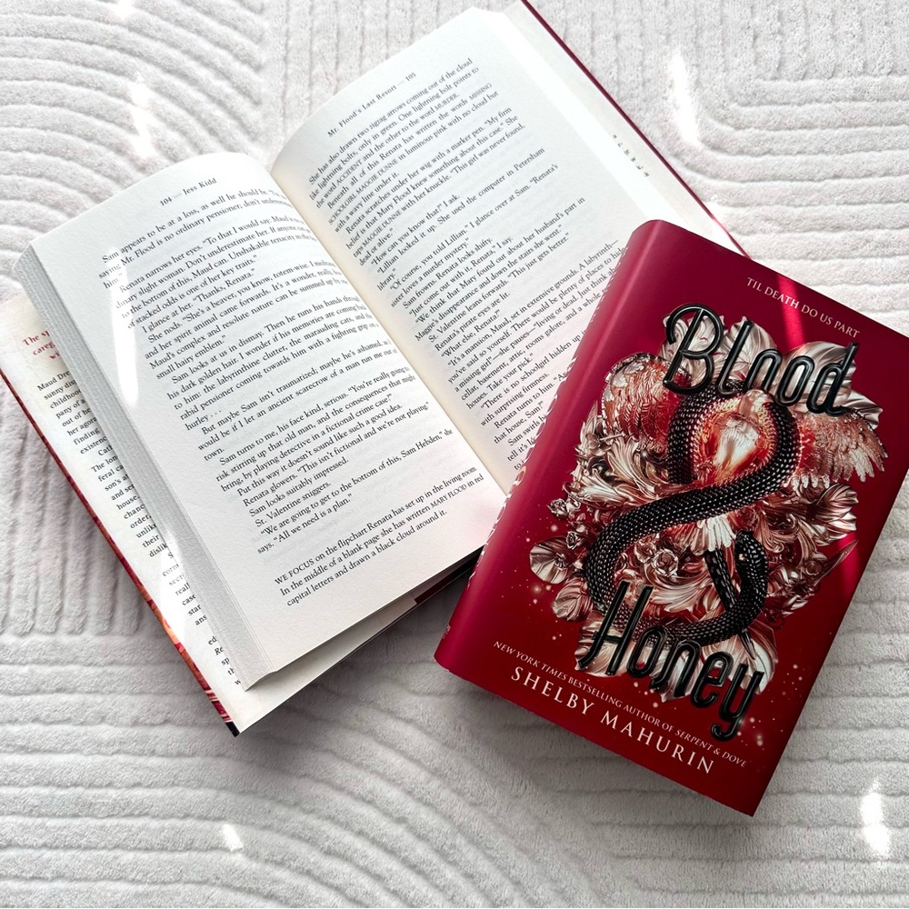 Fantasy and Fiction Hard Cover Book Bundle 🩸 - Picture 7 of 8